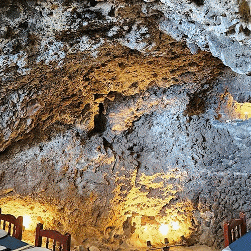 La Cueva de los Abrigos, Los Abrigos