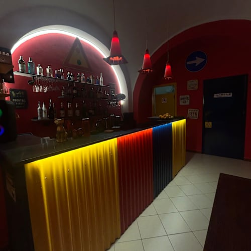 Underground, Formia