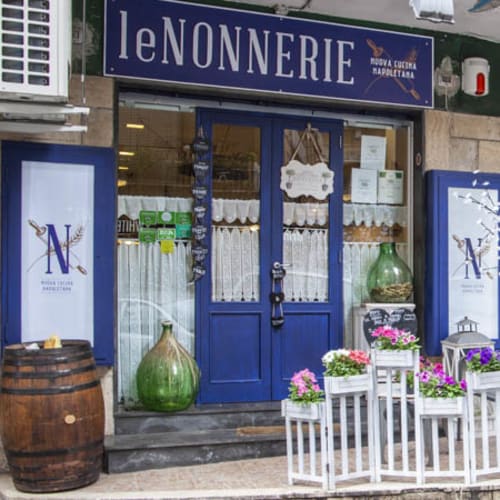 Le Nonnerie, Napoli
