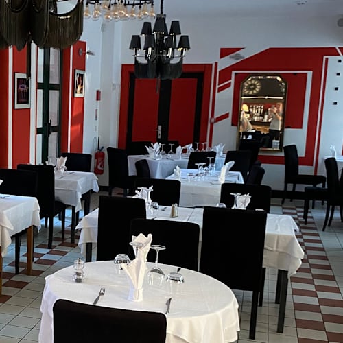 La Cour du théâtre, Martigues