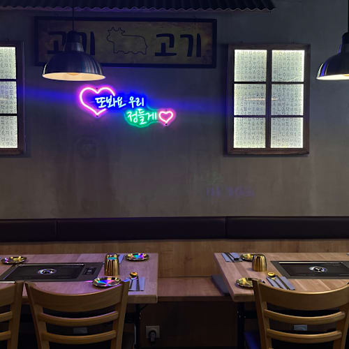 Gogi Gogi, Paris