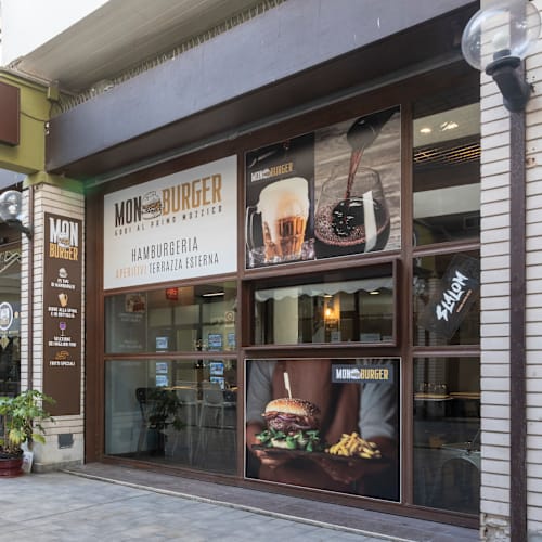 Monburger, Roma