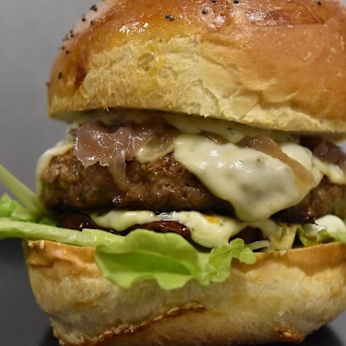 Monburger, Roma