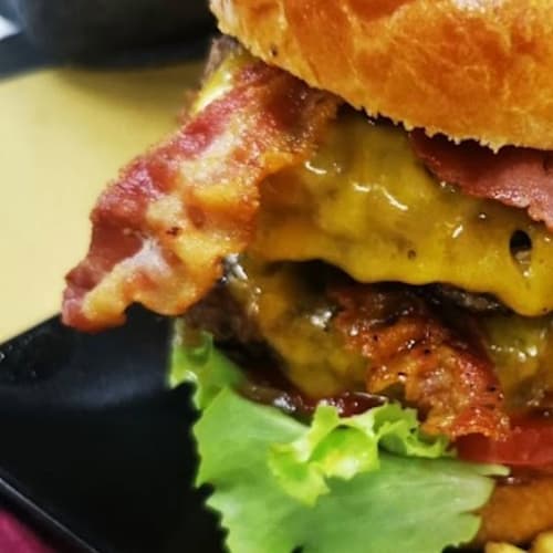 Monburger, Roma