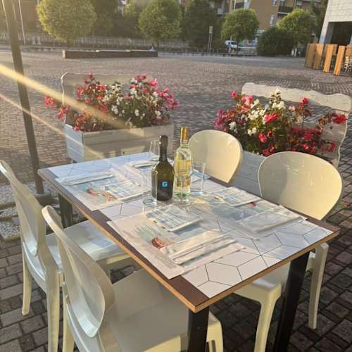 Pizzeria Mega & Fast Food, Madone