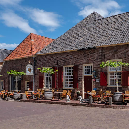 Herberg De Gouden Leeuw, Bronkhorst