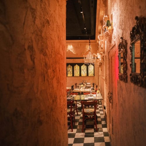 Sarita Colonia, Sevilla