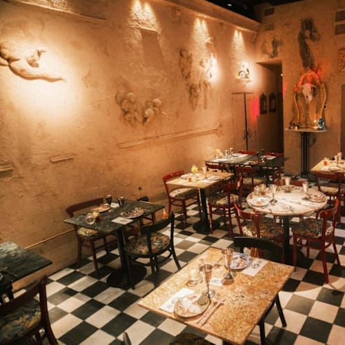 Sarita Colonia, Sevilla