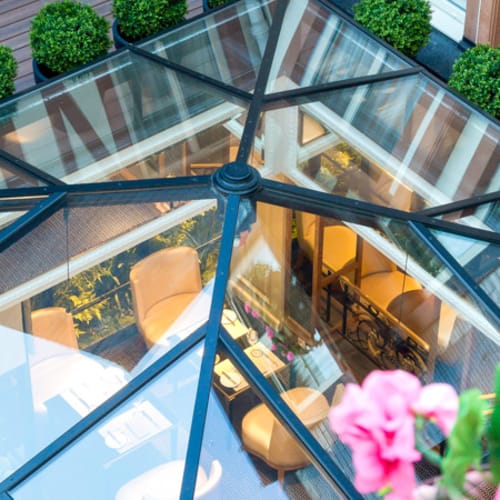 Les Confidences, Paris