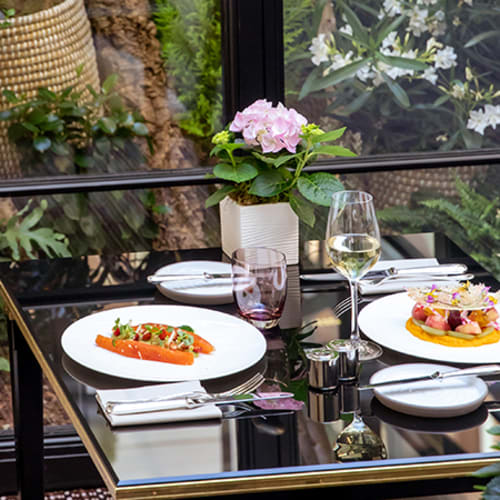 Les Confidences, Paris