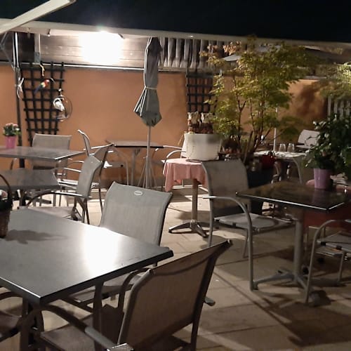 L'Auberge Fleurie, Bief