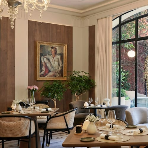 Monsieur Lancaster, Paris