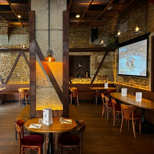 Bar Adis, Lyon