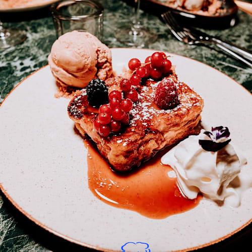 La Rose Bleue, Paris