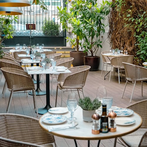 YOUNIQUE Arts Club at Only YOU Boutique Hotel, Madrid
