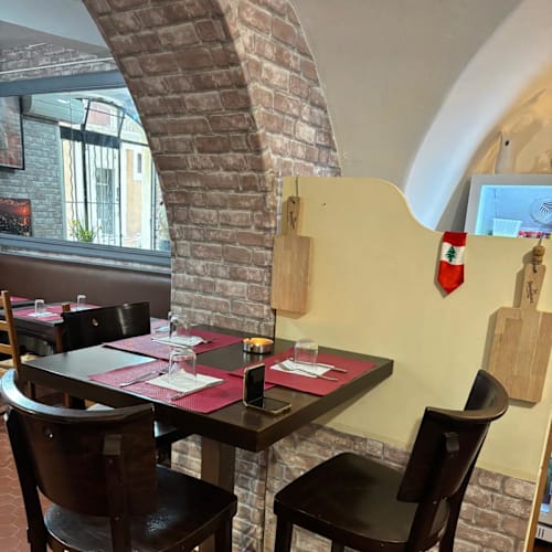 Les Cités de Phénicie, Nîmes