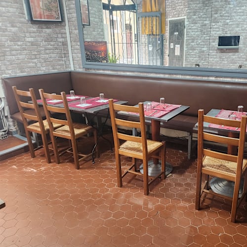 Les Cités de Phénicie, Nîmes