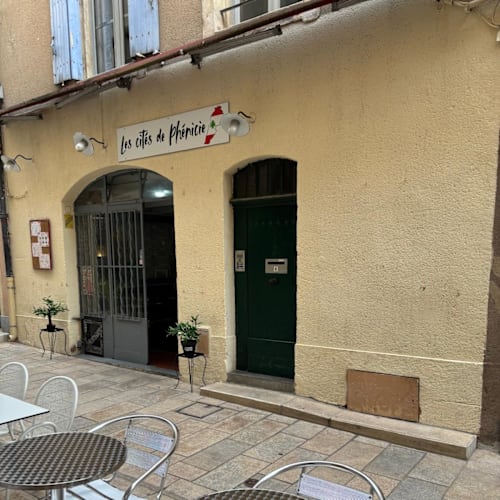 Les Cités de Phénicie, Nîmes