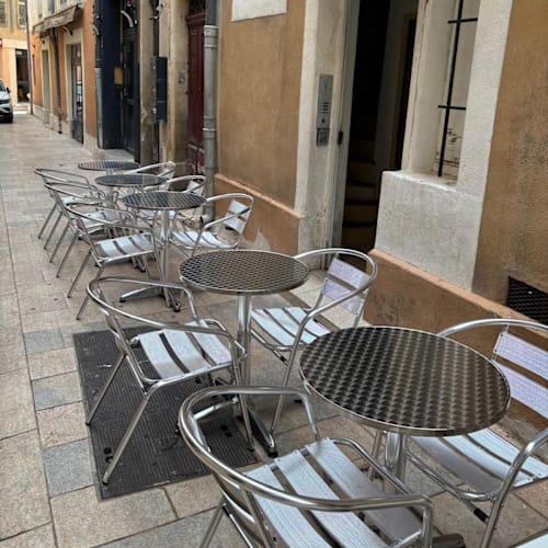 Les Cités de Phénicie, Nîmes