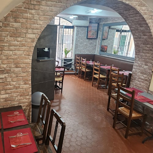 Les Cités de Phénicie, Nîmes