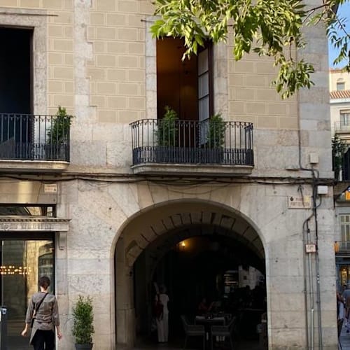 Mon mignon, Girona
