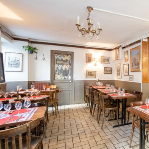 L'Epoque, Paris