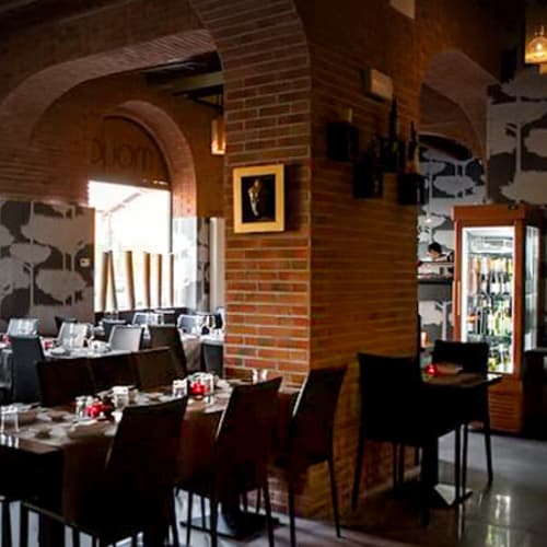 Moya, Milano