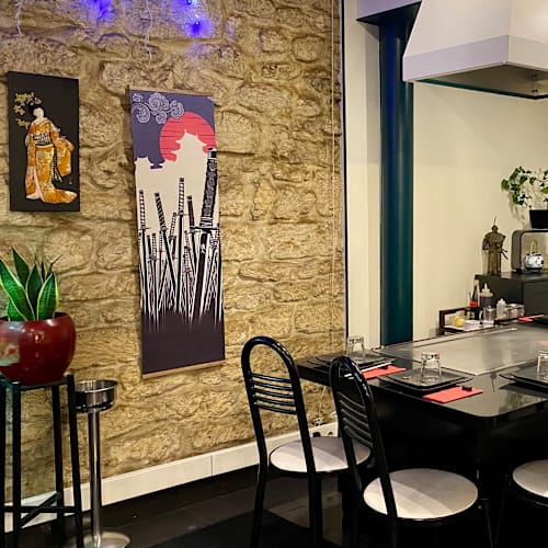 Devant Vous, Paris