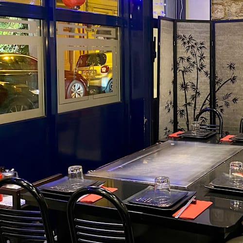 Devant Vous, Paris