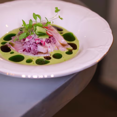 Almina Cascais, Cascais