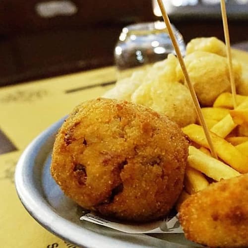 Titanic Pub, Antonio Abate