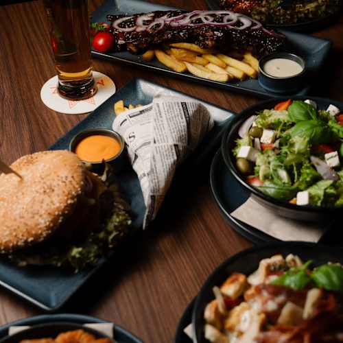MEINZ Sportsbar | Live Sport, Burger & Bier in Wien