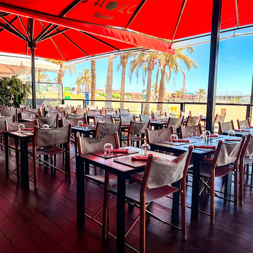 Mesa para dos preparada para reservar San Valentín en Shoko Barcelona