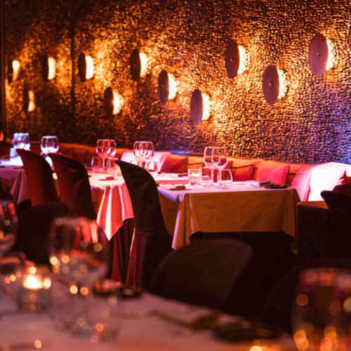 Ambiente gastronómico y decoración de Shoko Barcelona junto al Mediterráneo