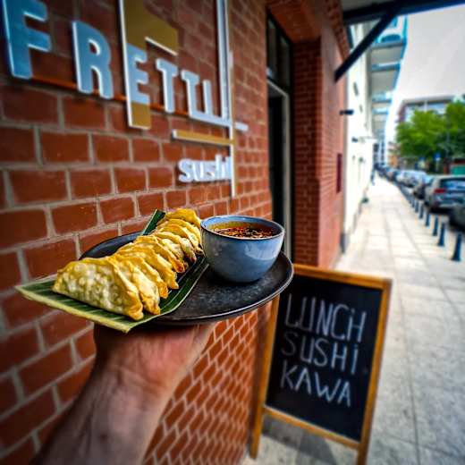 Fretti Sushi i Wrocław - Restaurangens meny, öppettider, bokning ...