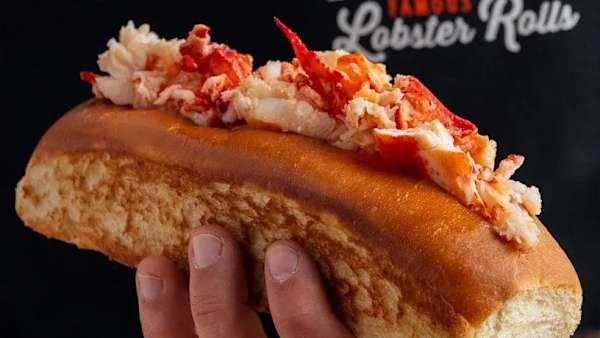 Mason's Famous Lobster Roll - Via Torino
