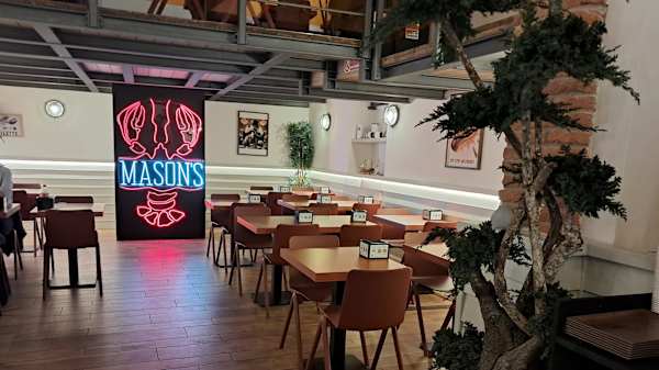 Mason's Famous Lobster Roll - Via Torino