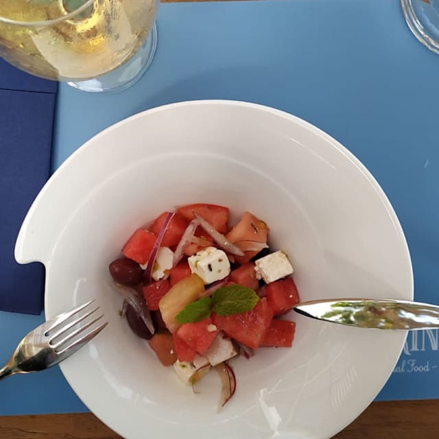 Ensalada de sandía con kalamatas