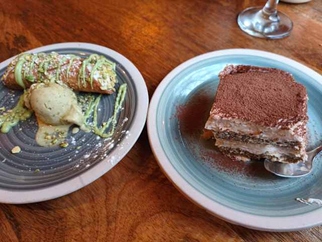 Caneloni y Tiramisu.jpg