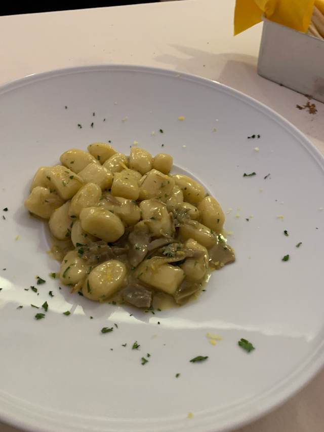 Gnocchi di patate con funghi e.. veramente gustosi (€ 12).jpg