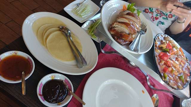 pekingeend met pannekoeke  en teppan kip