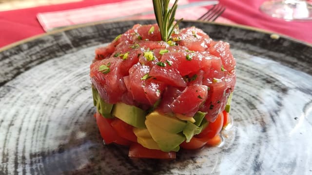 Tartar di tonno rosso ,avocado e pachino