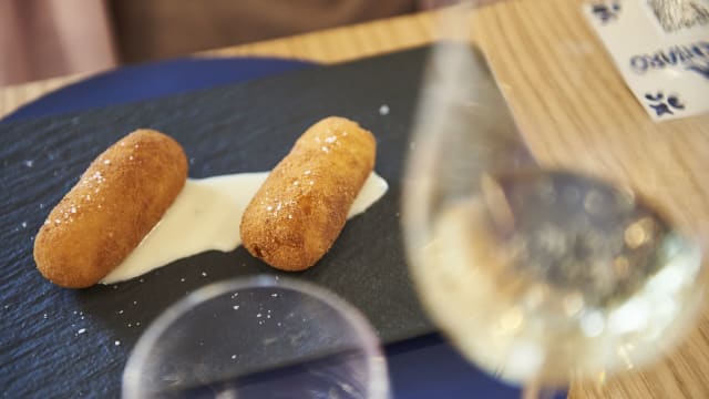 Crocchè di patate con fonduta di provolone del Monaco dop