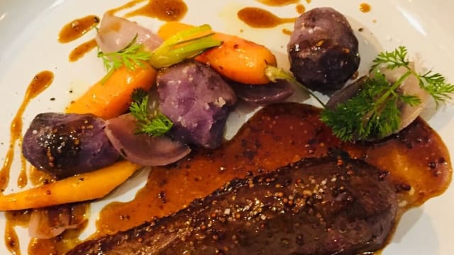 Magret de canard rôti, jus miel moutarde