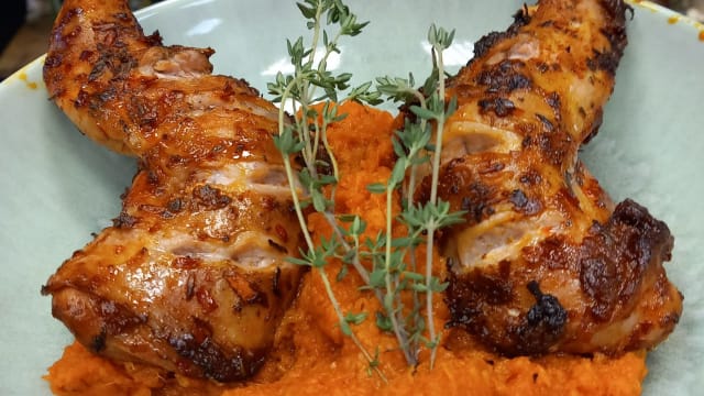 Paletilla de conejo en salmorejo