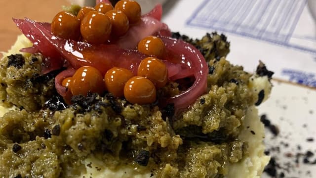 Ensaladilla de Batata y peto con mojo verde.