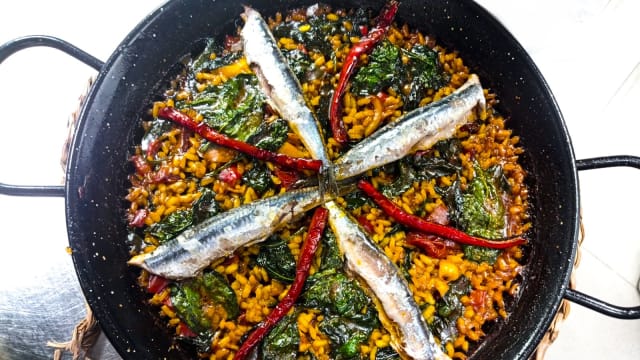 Arroz con boquerones y espinacas