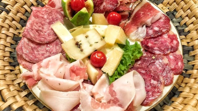 Tagliere di salumi e formaggi misti