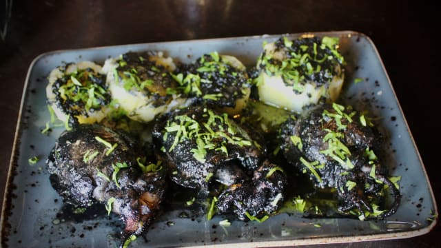 Cuttlefish à Algarvia - Cuttlefish with Ink, Fried in Olive Oil and Garlic with Boiled Potatoes and Coriander / Chocos à Algarvia - Chocos com Tinta Fritos em Azeite e Alho com Batatas Cozidas e Coentros