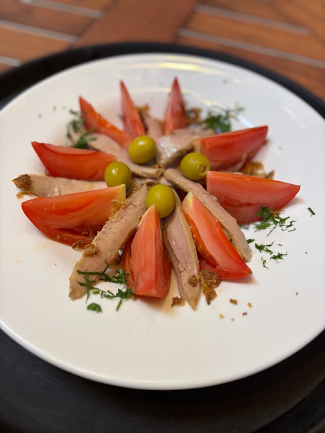 Flor de tomate valenciano con ventresca
